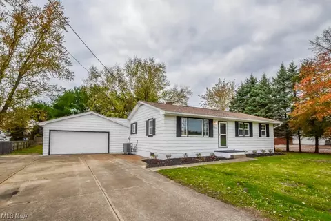 8233 Rolling Hill Ave NW, North Canton, OH 44720