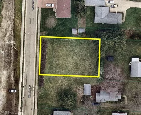 Wise Avenue Ne, North Canton, OH 44720