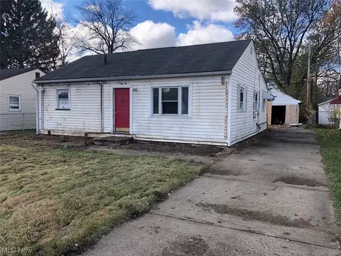 2227 Bollinger Ave NE, Canton, OH 44705