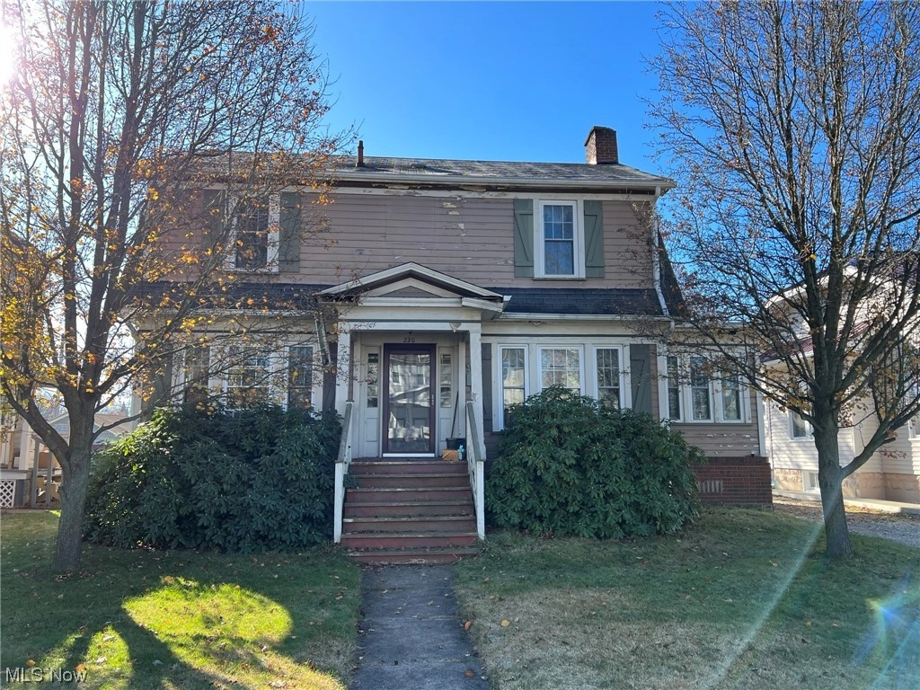 220 N Avenue Ave NE