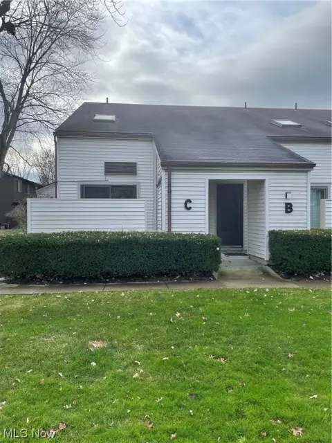 1540 Cedarwood Dr #C, Westlake, OH 44145