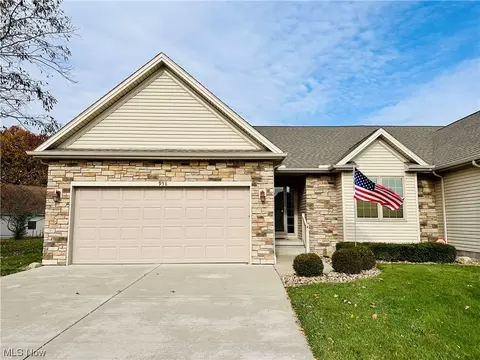 958 Park Place Dr, Niles, OH 44446