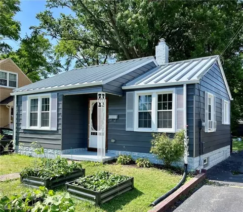 2533 Sussex St SE, Warren, OH 44484