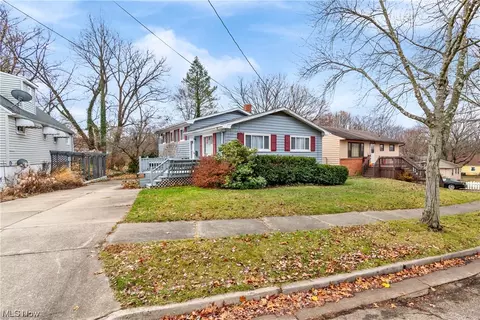 2238 Tyrone St, Akron, OH 44312