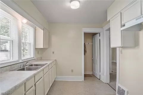 1384 Moore St, Akron, OH 44301 photo 13