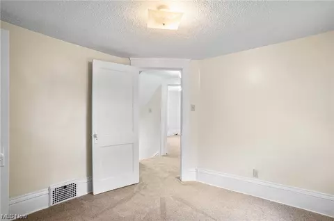 1384 Moore St, Akron, OH 44301 photo 22
