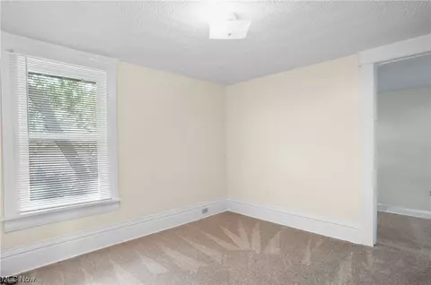 1384 Moore St, Akron, OH 44301 photo 21