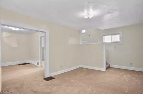 1384 Moore St, Akron, OH 44301 photo 7