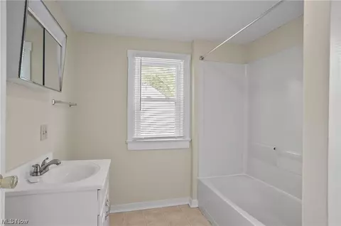 1384 Moore St, Akron, OH 44301 photo 16