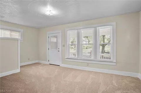 1384 Moore St, Akron, OH 44301 photo 6