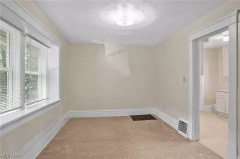 1384 Moore St, Akron, OH 44301 photo 10