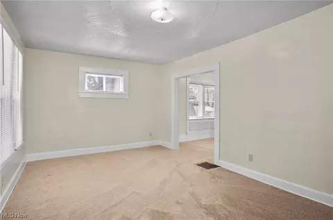 1384 Moore St, Akron, OH 44301 photo 8