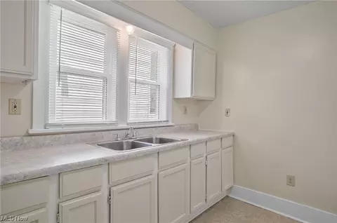 1384 Moore St, Akron, OH 44301 photo 14