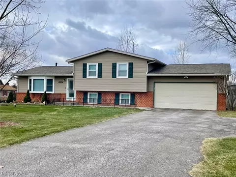 13305 Carnation Ave NW, Hartville, OH 44632