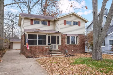 2826 Park Dr, Lorain, OH 44052