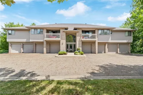 3800 Rosemont Blvd #102A, Fairlawn, OH 44333