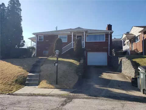 3075 Crestline Dr, Steubenville, OH 43952