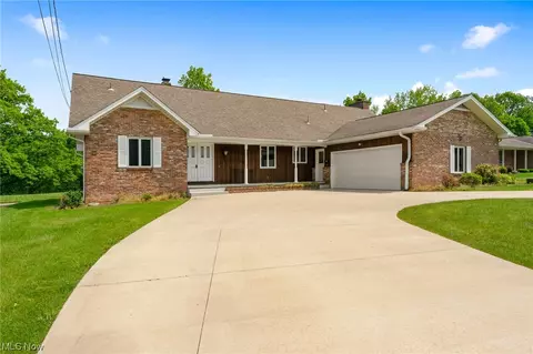 Exterior - 97 Rocky Ledge Dr, Struthers, OH 44471 photo 3 of 9