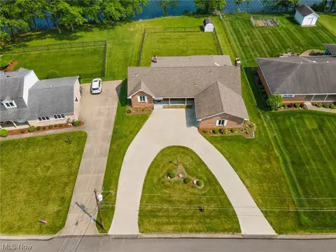 Exterior - 97 Rocky Ledge Dr, Struthers, OH 44471 photo 6 of 9