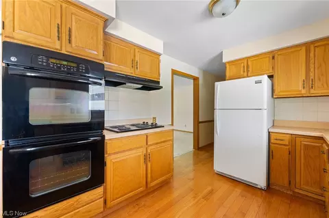 Kitchen - 97 Rocky Ledge Dr, Struthers, OH 44471 photo 2 of 5