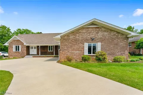 Exterior - 97 Rocky Ledge Dr, Struthers, OH 44471 photo 2 of 9