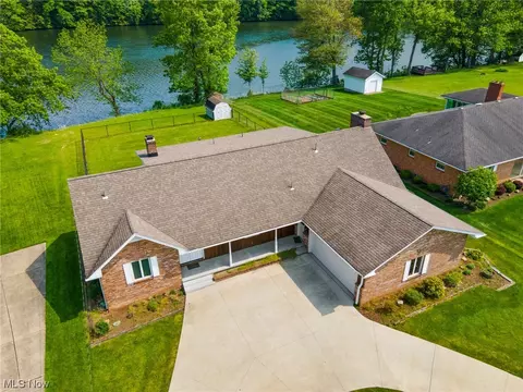 Exterior - 97 Rocky Ledge Dr, Struthers, OH 44471 photo 7 of 9
