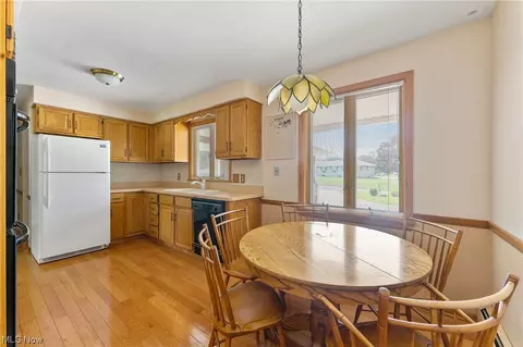 Kitchen - 97 Rocky Ledge Dr, Struthers, OH 44471 photo 3 of 5