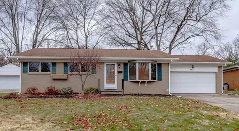 378 Sterling Cir, Berea, OH 44017