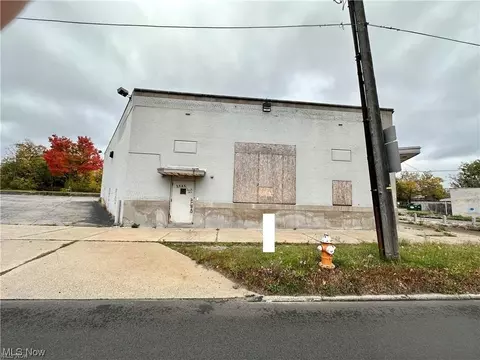 2900 Market St, Youngstown, OH 44507