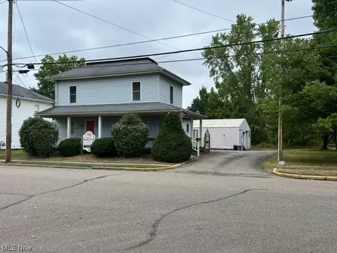 54 Ohio St SW, Navarre, OH 44662
