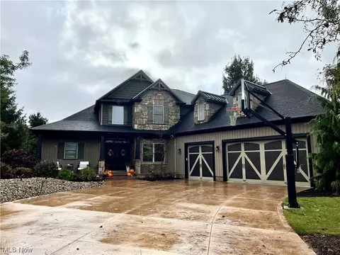 2868 Londonbury St NW, Uniontown, OH 44685
