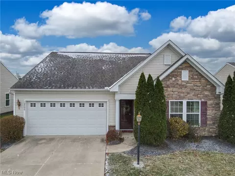2896 Island Creek Dr, Medina, OH 44256