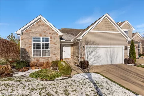 29320 Hummingbird Cir #104, Westlake, OH 44145