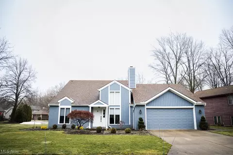 21742 Gatehouse Ln, Rocky River, OH 44116
