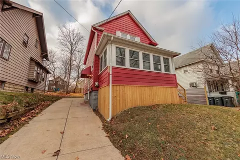2220 7th St SW, Akron, OH 44314
