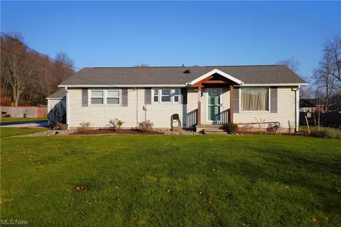 7228 Brown Dr NW, Malvern, OH 44644