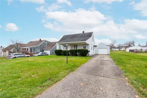 164 Helena Dr, Struthers, OH 44471