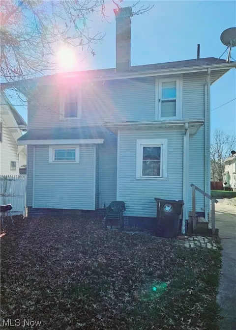 2411 9th St NW, Canton, OH 44708 photo 4