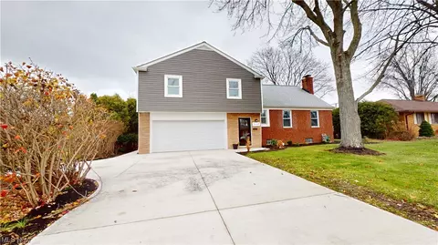 2625 Carmen Dr, Rocky River, OH 44116