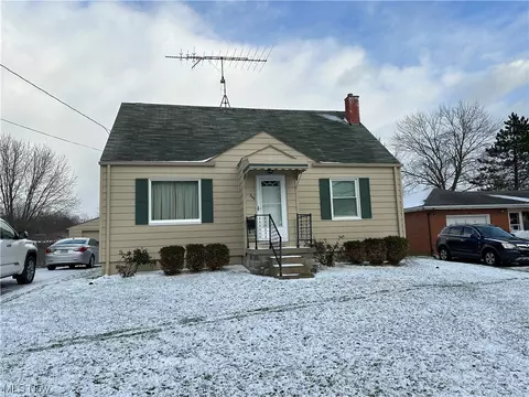 355 6th St, Campbell, OH 44405