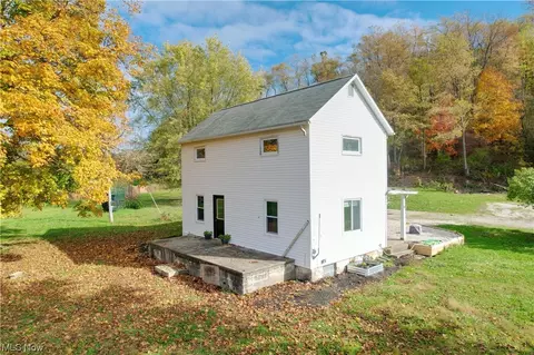 8317 Edie Hill Rd SE, Uhrichsville, OH 44683