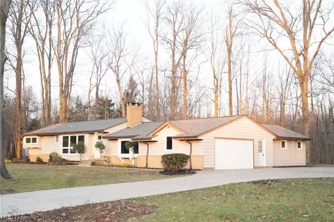 12951 Lynn Dr, Chesterland, OH 44026