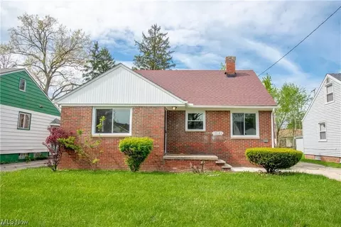 17101 Holly Hill Dr, Cleveland, OH 44128
