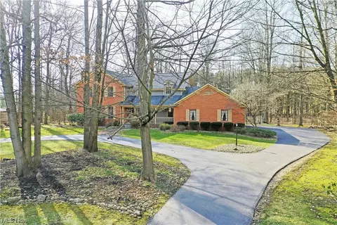 9910 Callawoods Dr, Canfield, OH 44406
