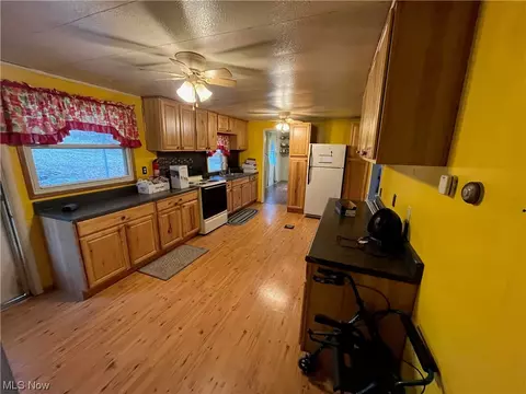 Kitchen - 42497 Black Oak Rd, Flushing, OH 43977 photo 2 of 2