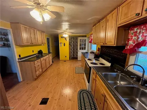 Kitchen - 42497 Black Oak Rd, Flushing, OH 43977 photo 1 of 2