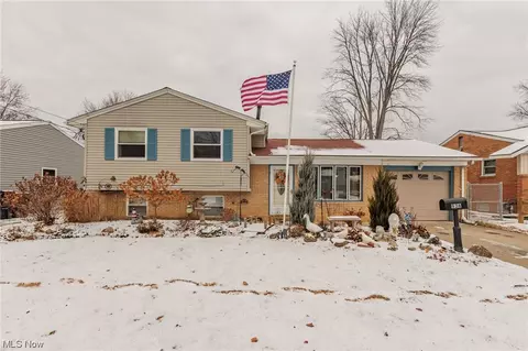 936 Sherwood Dr, Elyria, OH 44035