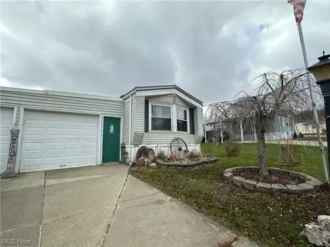 2706 Congress Dr SW, Canton, OH 44706