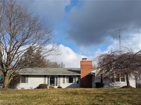 728 Locust St S, Canal Fulton, OH 44614