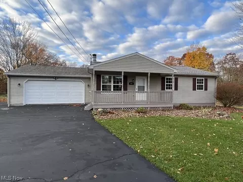933 Walnut Grove Ln, New Waterford, OH 44445